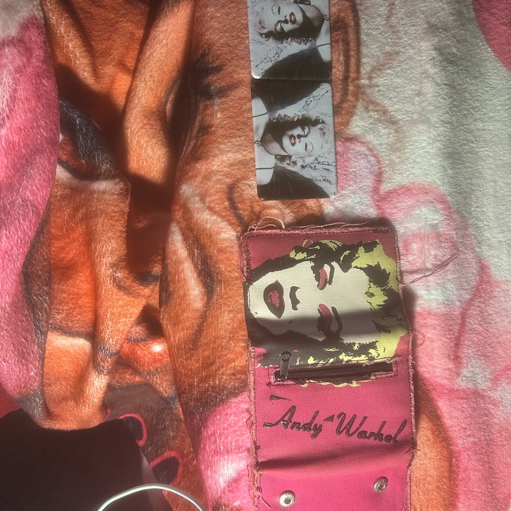 Andy Warhol Pink and Orange mirror combo and wallet
🌸🌸